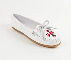 Minnetonka Women's White Thunderbird II Moccasin